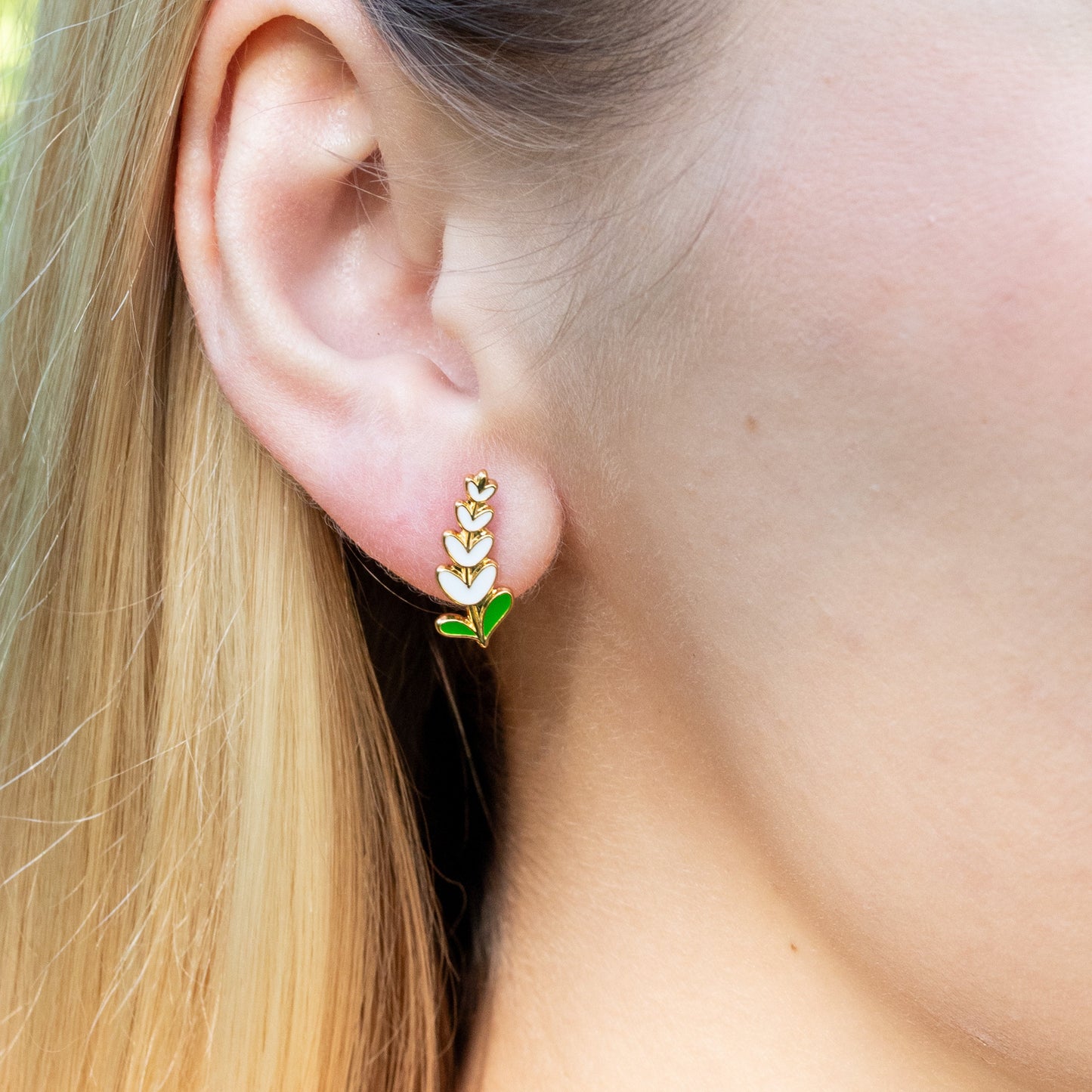 Close-up of an ear wearing a Texas Whitebonnet with a blurred background