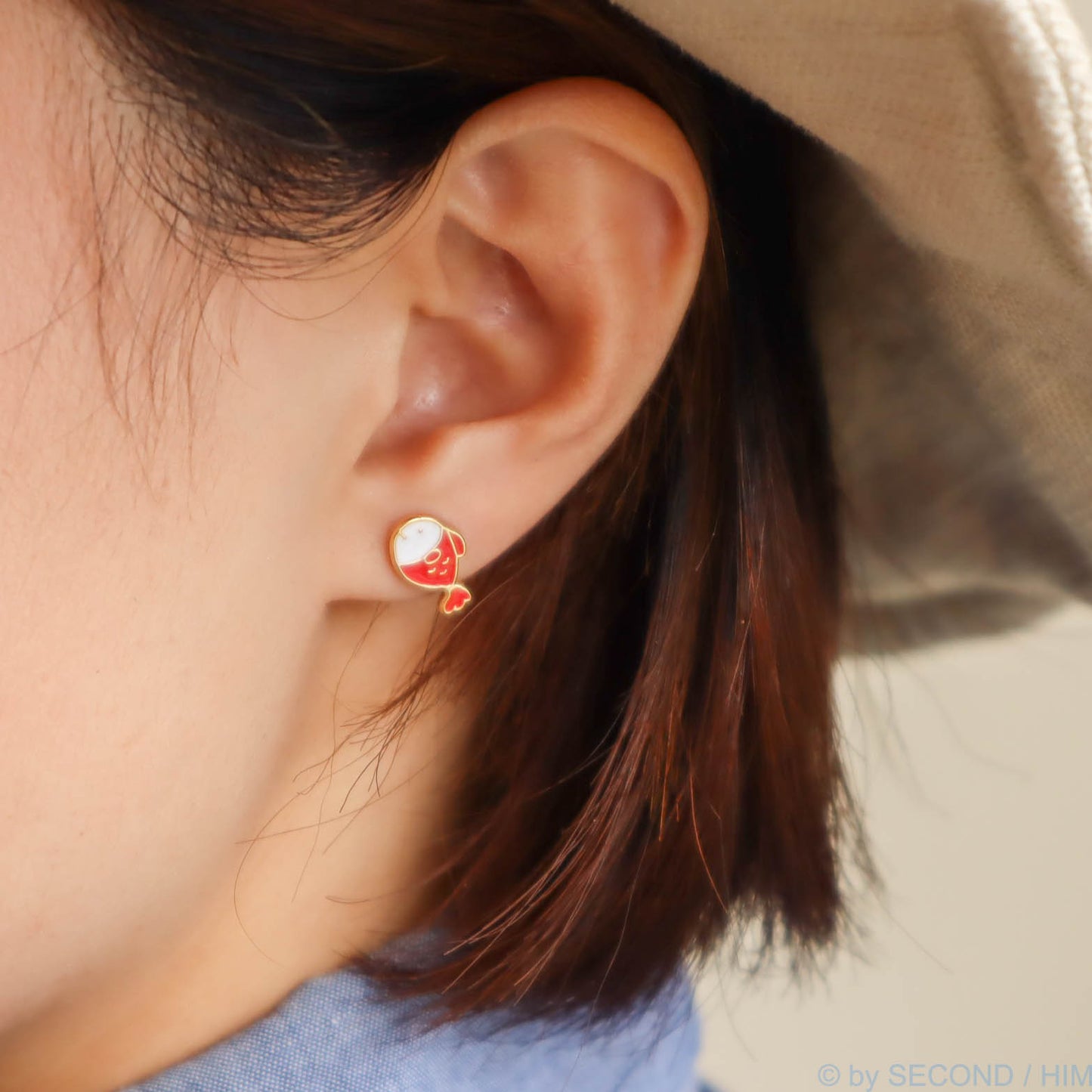 Li'l Fish n White Hanging Cat Enamel Stud Earrings