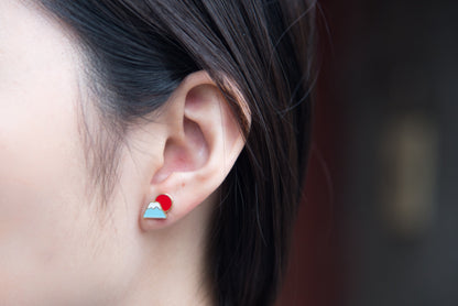 Japan Impression Mismatched Enamel Earrings [One Piece]