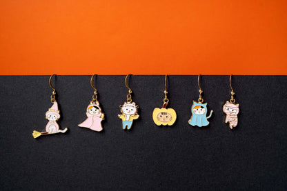 Halloween Cat Mismatched Enamel Earrings [One Piece]