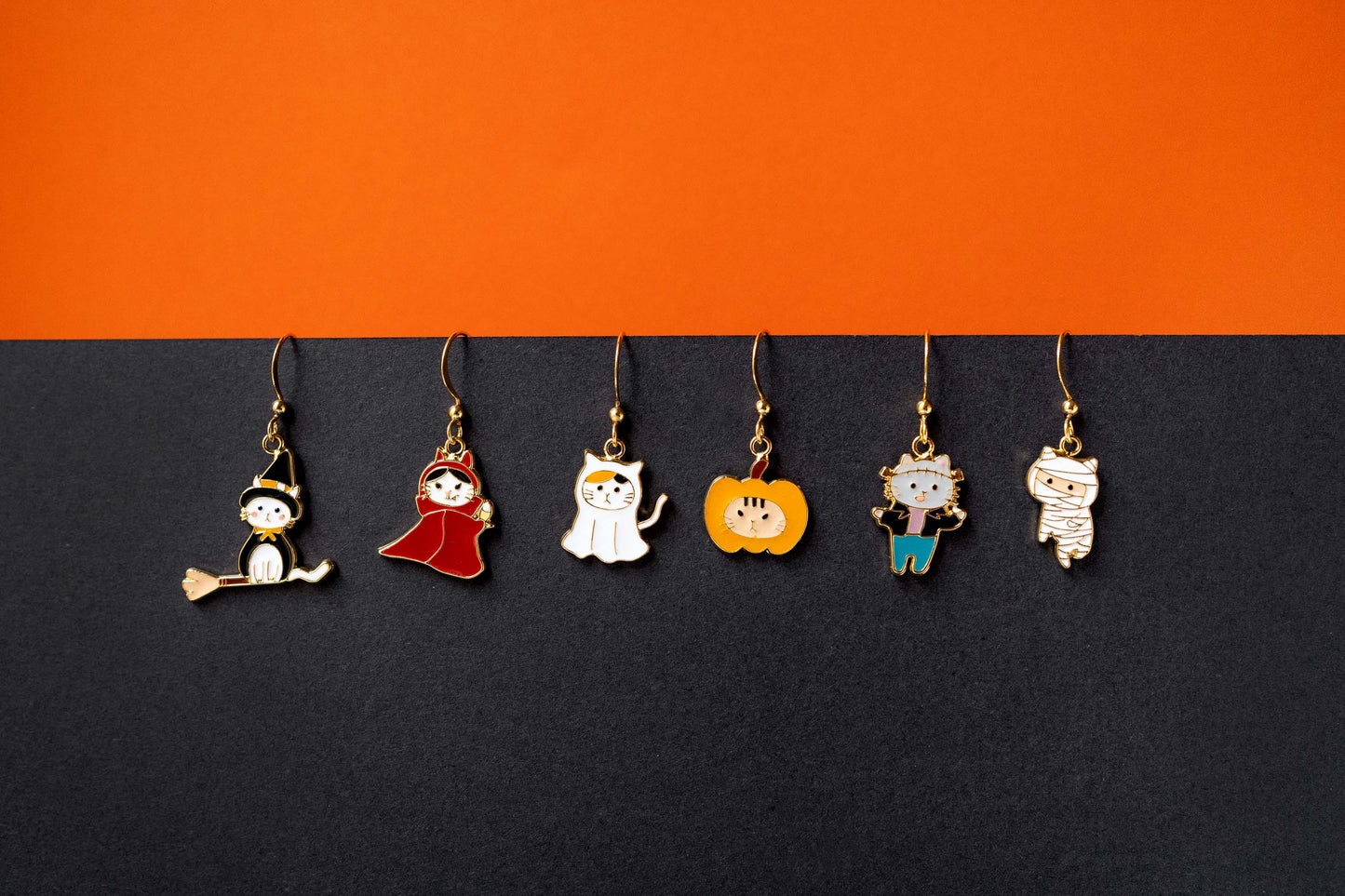 Halloween Cat Mismatched Enamel Earrings [One Piece]